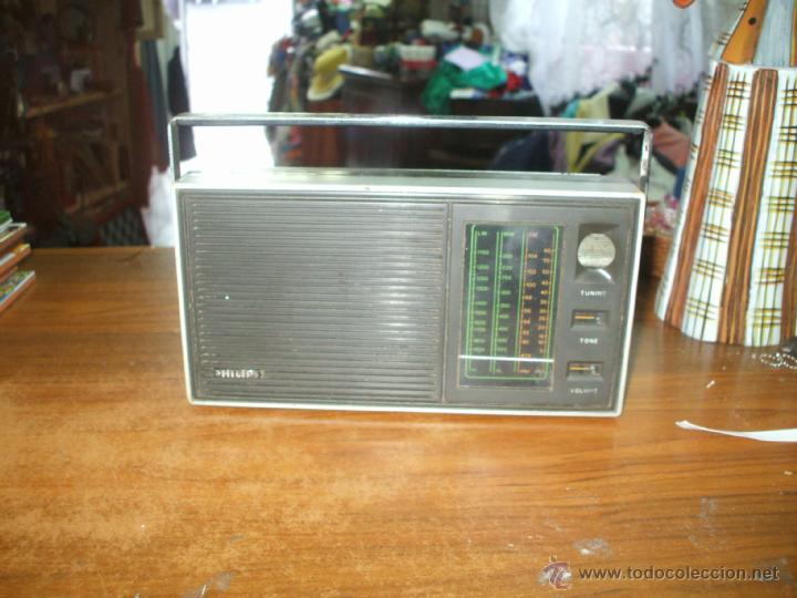 Radios antiguas: Radio transistor Philis a&ntilde;os 60 funciona - Foto 4