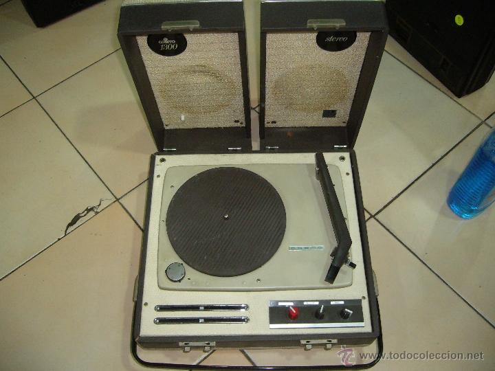 Radios antiguas: TOCADISCOS PORTATIL COSMO - Foto 1