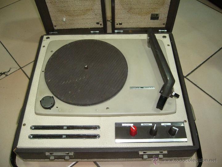 Radios antiguas: TOCADISCOS PORTATIL COSMO - Foto 4