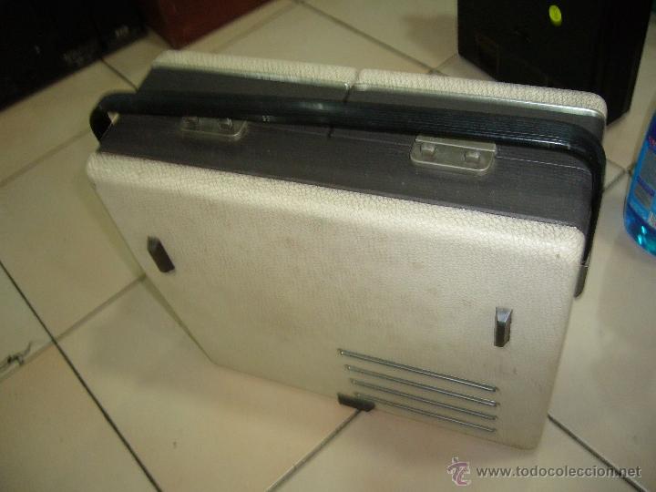 Radios antiguas: TOCADISCOS PORTATIL COSMO - Foto 11