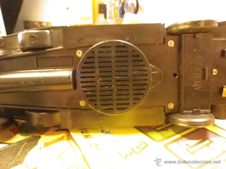 Radios antiguas: Radio transistor en forma de coche de los a&ntilde;os 65/70 - Foto 3