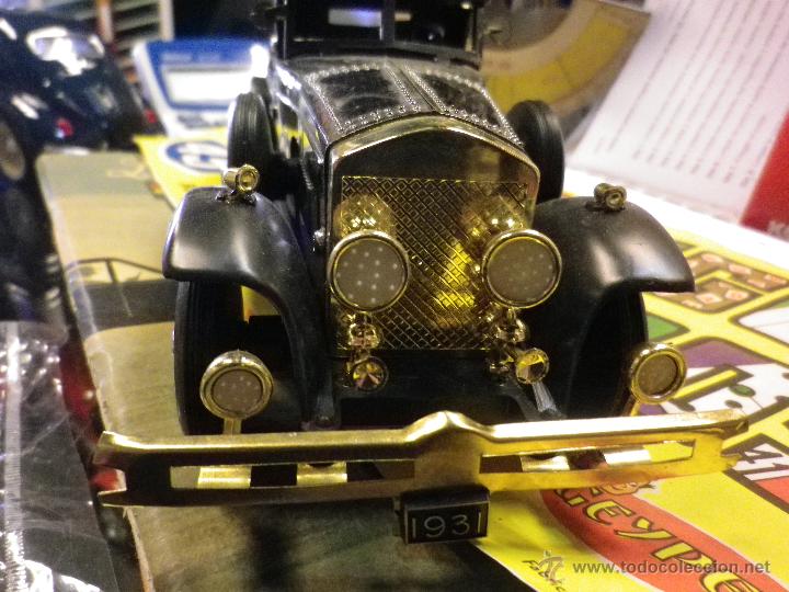 Radios antiguas: Radio transistor en forma de coche de los a&ntilde;os 65/70 - Foto 4