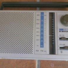 Radios antiguas: ANTIGUA RADIO PHILIPS D200 .PORTABLE.FUNCIONA. 20X11CM