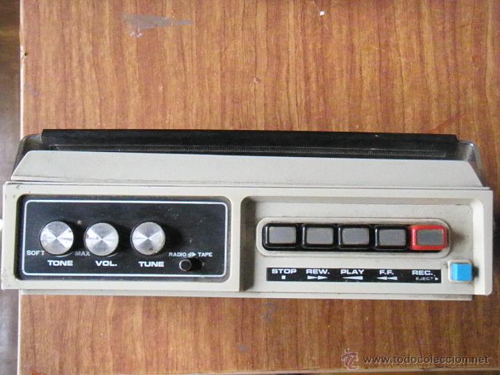 Radios antiguas: RADIO CASSETTE MARCA IC MADE IN JAPAN ESTROPEADA - Foto 2