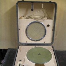 Radios antiguas: TOCADISCOS PORTATIL PHILIPS. Lote 51211424