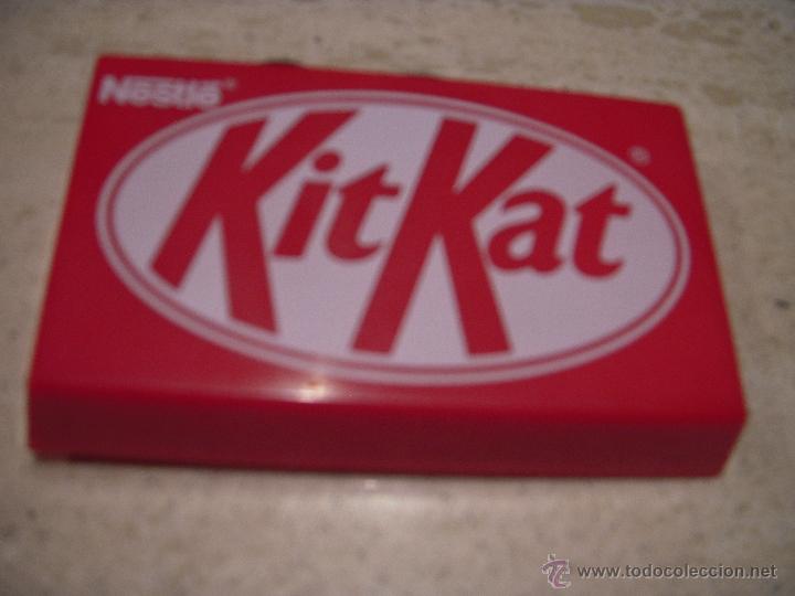 Radios antiguas: radio - transistor a pilas de nestl&eacute; con forma de kit kat. Funciona - Foto 4