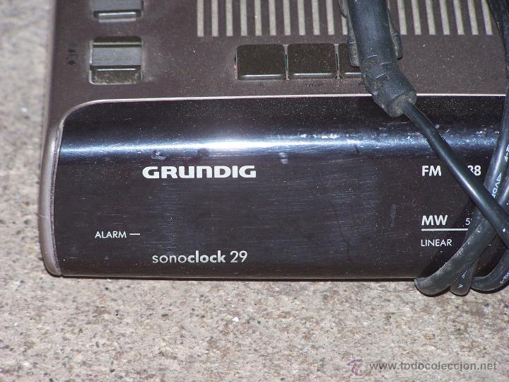 Radios antiguas: radio despertador Grundig sonoclock29 - Foto 2