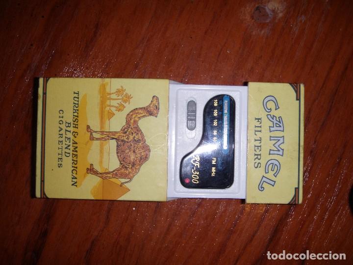 Radios antiguas: RADIO TRANSISTOR PAQUETE TABACO CAMEL FUNCIONANDO - Foto 2