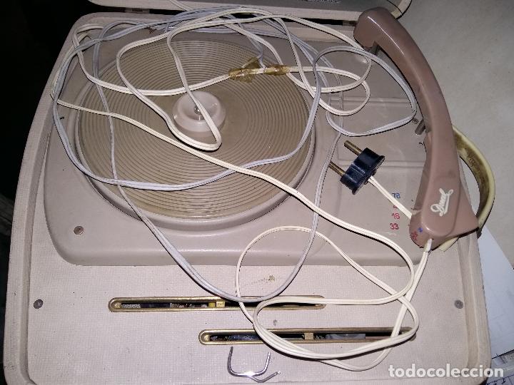 Radios antiguas: Tocadiscos portatil DUALETTE 77 - Foto 9
