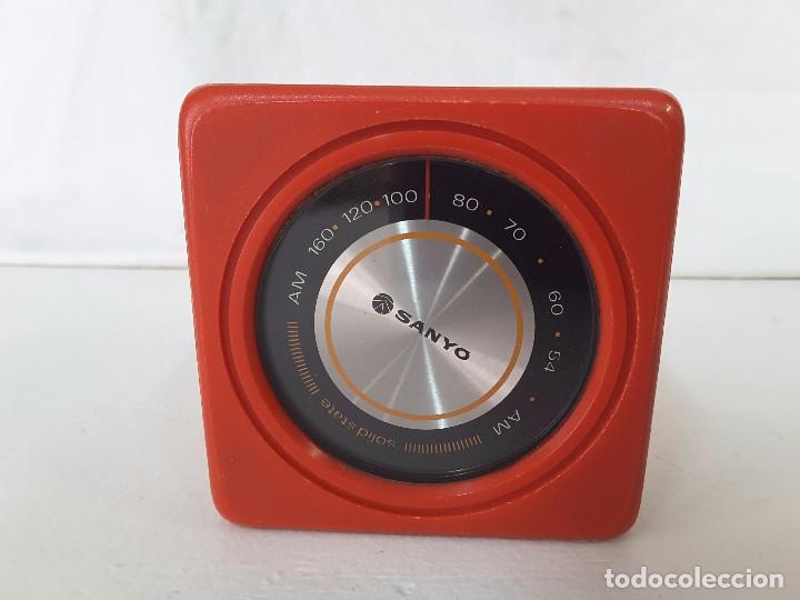 Radios antiguas: Sanyo RP 1711 cubo de los 60 - Foto 3