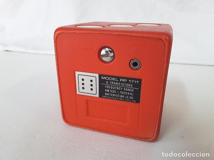 Radios antiguas: Sanyo RP 1711 cubo de los 60 - Foto 4