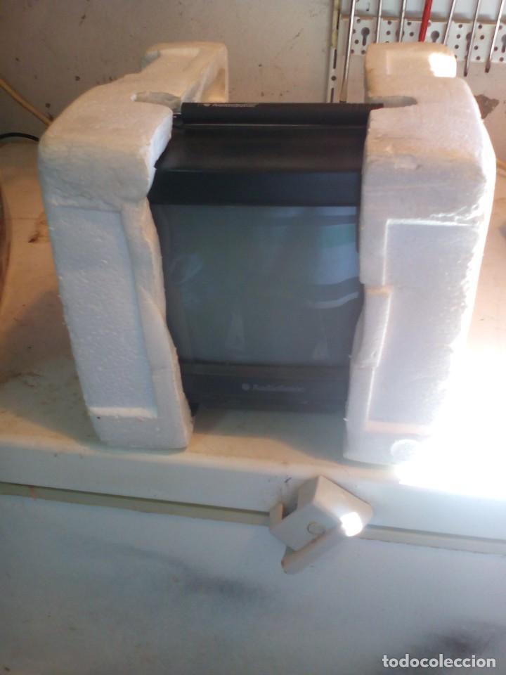 Radios antiguas: televisor portatil de 12v, nuevo - Foto 1