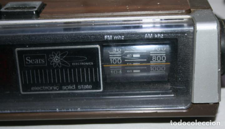 Radios antiguas: RADIO DESPERTADOR VINTAGE SEARS ELECTRONIC SOLID STATE - Foto 2