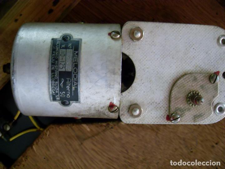 Radios antiguas: Antiguo mueble tocadiscos - Foto 8