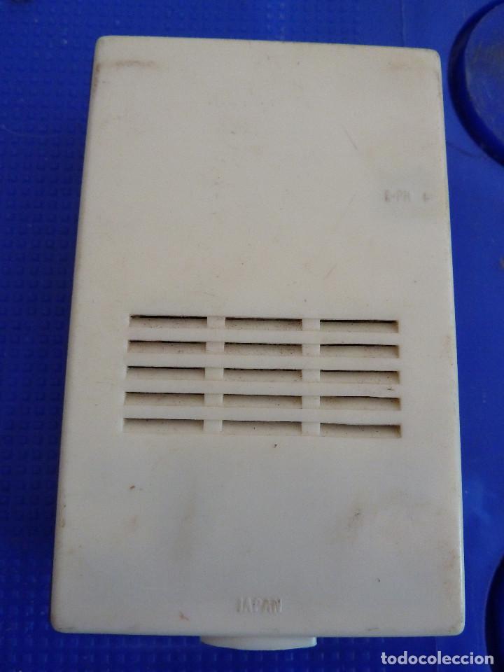 Radios antiguas: RADIO TRANSISTOR PEQUE&Ntilde;A AIWA AR-666 - Foto 5