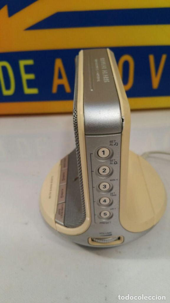 Radios antiguas: RADIO DESPERTADOR PHILIPS CLOCK AJ100 - FUNCIONANDO - Foto 2