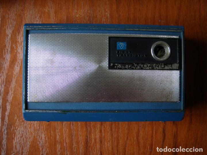 Radios antiguas: RADIO TRANSISTOR STANDARD FUNCIONANDO CON FUNDA Y AURICULAR - Foto 2