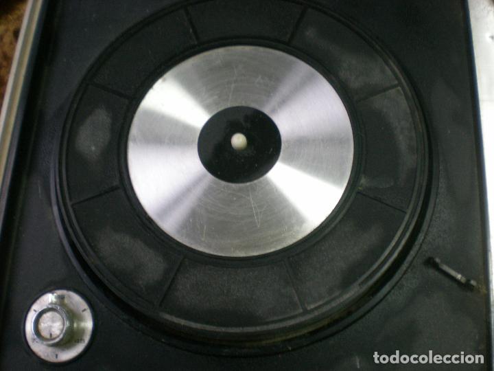 Radios antiguas: RADIO TOCADISCOS Y CASSETE PORTATIL MALETIN - Foto 4