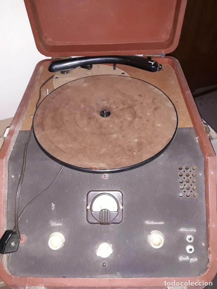 Radios antiguas: Tocadiscos OCKESTAL de maleta - Foto 1