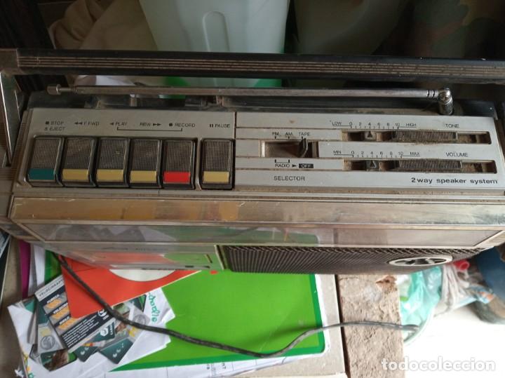 Radios antiguas: Radio cassete antiguo Sanyo - Foto 3