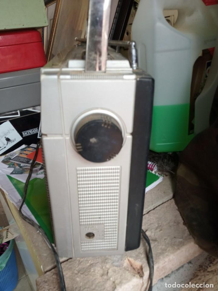 Radios antiguas: Radio cassete antiguo Sanyo - Foto 4