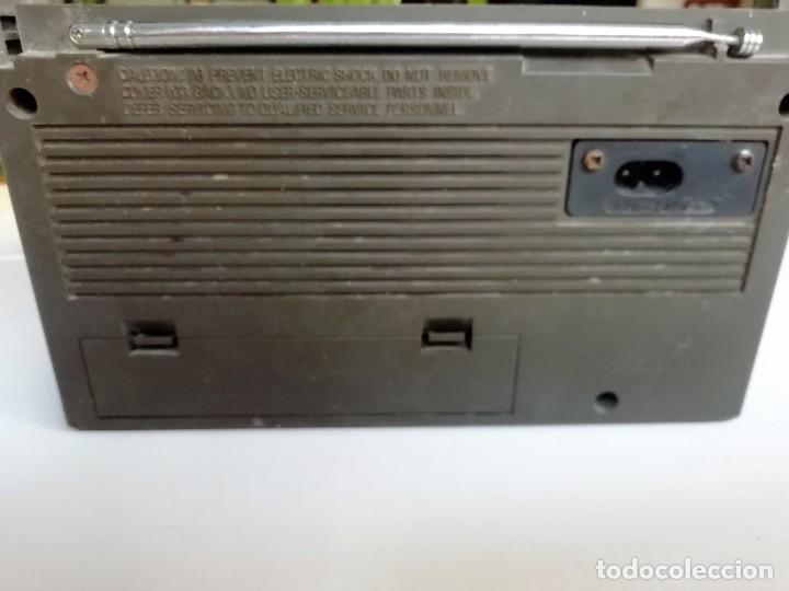 Radios antiguas: Transistor portable Philips D2000 (NO FUNCIONA, ATREZO) - Foto 3