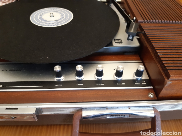 Radios antiguas: Antiguo tocadiscos portatil de maleta INVICTA - Foto 2