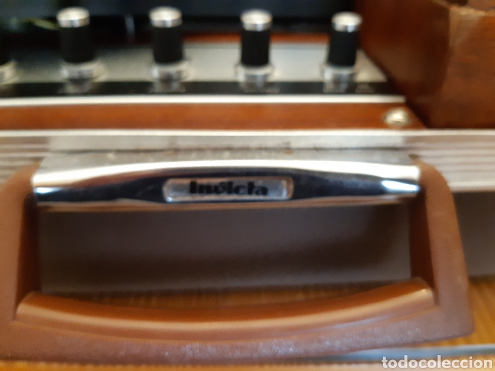 Radios antiguas: Antiguo tocadiscos portatil de maleta INVICTA - Foto 3