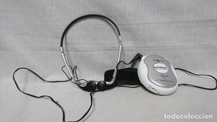 Radios antiguas: RADIO TRANSISTOR POWERADE PARA CORREDORES CON CINTA - Foto 1