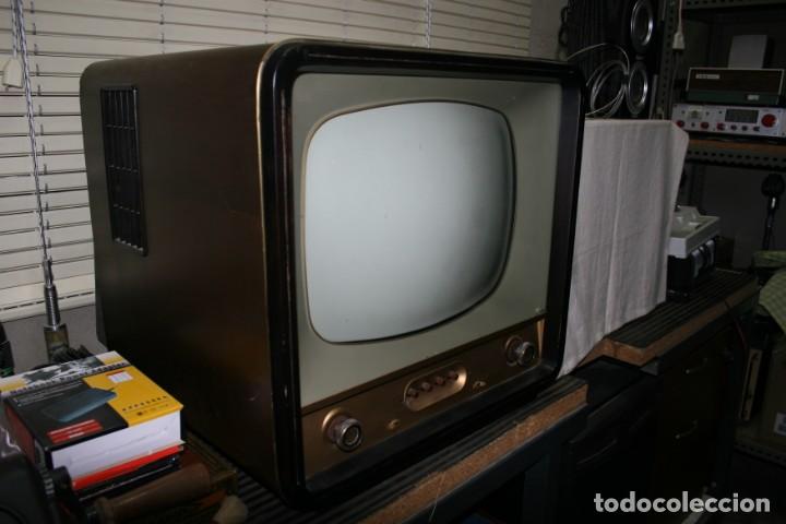 Radios antiguas: TV. TELEFUNKEN MODELO 12/43.T. - Foto 2