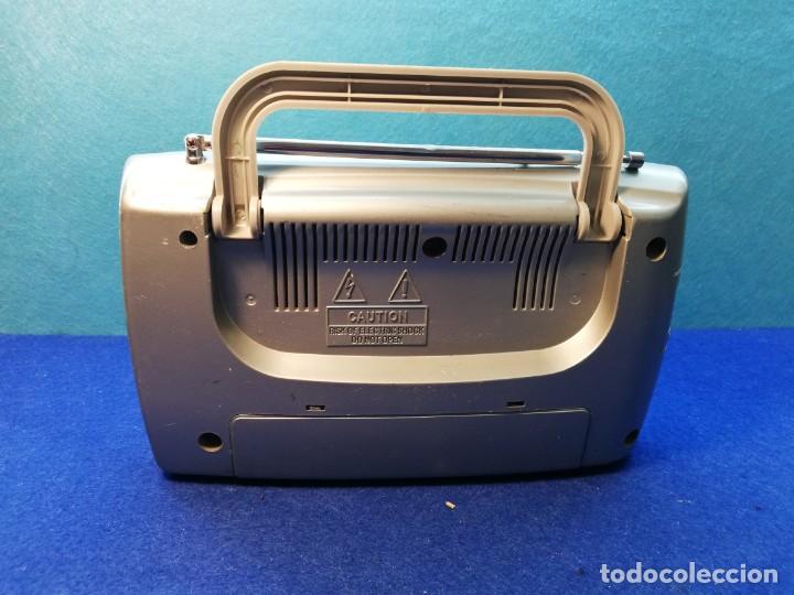 Radios antiguas: Radio portatil Nevir FUNCIONANDO - Foto 2