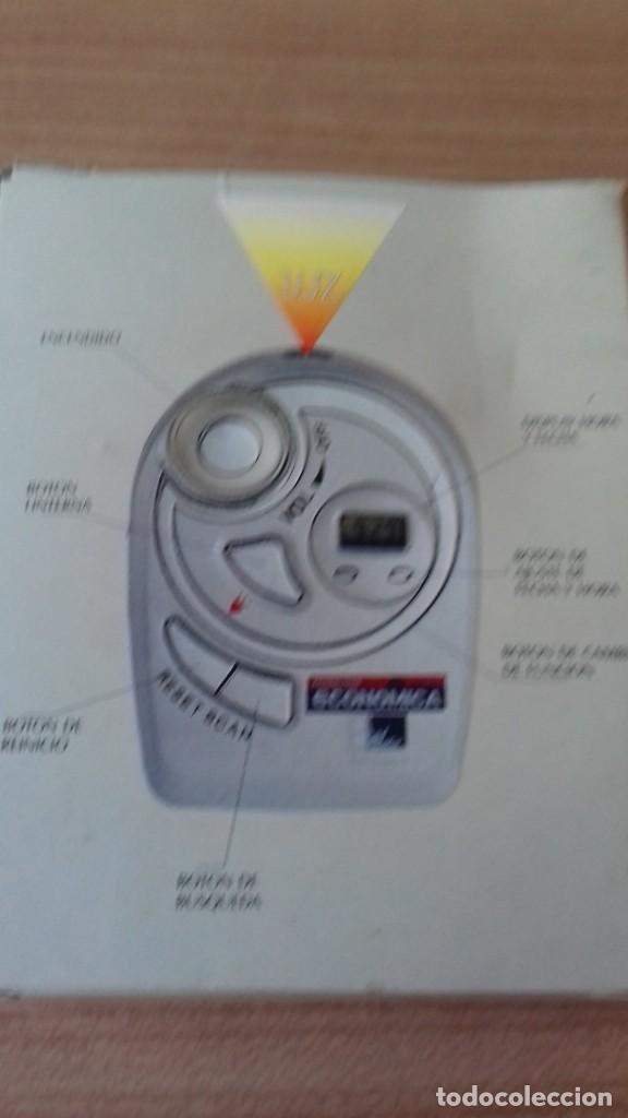 Radios antiguas: Peque&ntilde;a radio de bolsillo con linterna - Foto 2