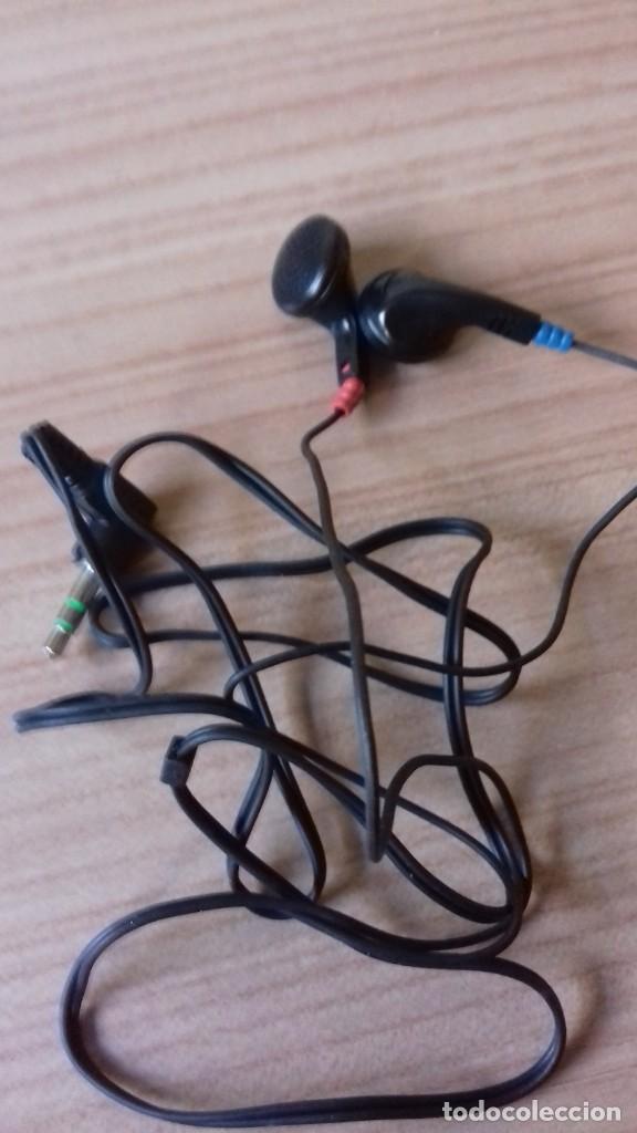 Radios antiguas: Peque&ntilde;a radio de bolsillo con linterna - Foto 8