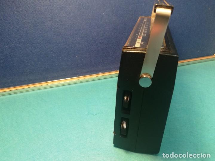 Radios antiguas: RADIO TRANSISTOR MARCA ITT TRES BANDAS MODELO TINY 40 FUNCIONA - Foto 3