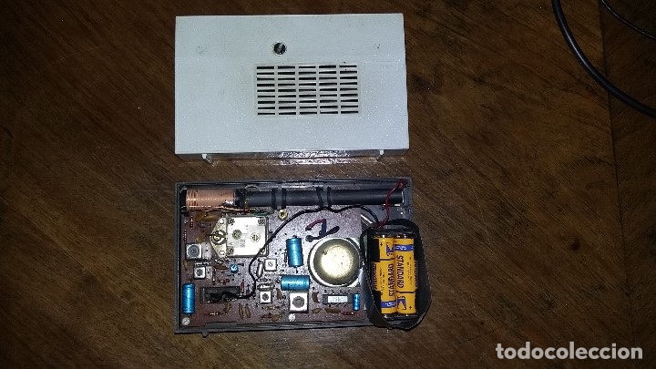 Radios antiguas: Radio INTER E128. Conserva la funda. funciona. - Foto 2