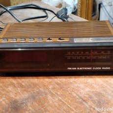 Radios antiguas: EAGLE AM/FM ELECTRONIC CLOCK RADIO CON CAJA ORIGINAL - FUNCIONANDO. Lote 181562107
