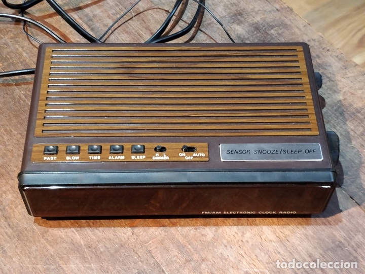 Radios antiguas: EAGLE AM/FM electronic clock radio con caja original - Funcionando - Foto 2