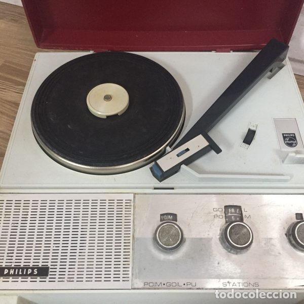 Radios antiguas: Radio tocadiscos Pick Up Phillips 1971-1973 funcionando 100% - Foto 2