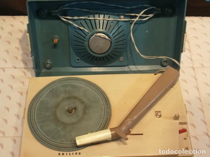 Radios antiguas: TOCADISCO EN MALETA PHILLIPS ALL TRANSITOR - Foto 2