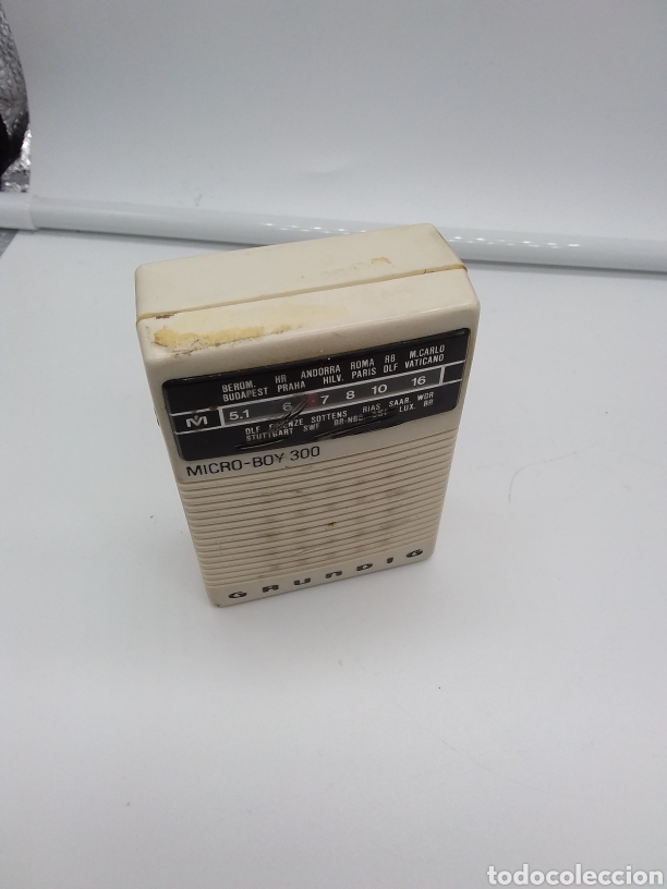 Radios antiguas: Grundig Micro boy 300 - En uso - Foto 2