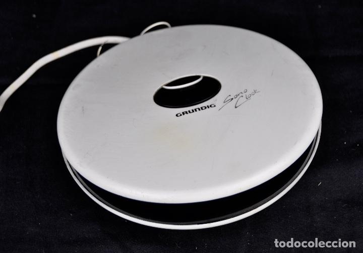 Radios antiguas: Radio despertado Grundig Sonoclock 100 - Foto 2