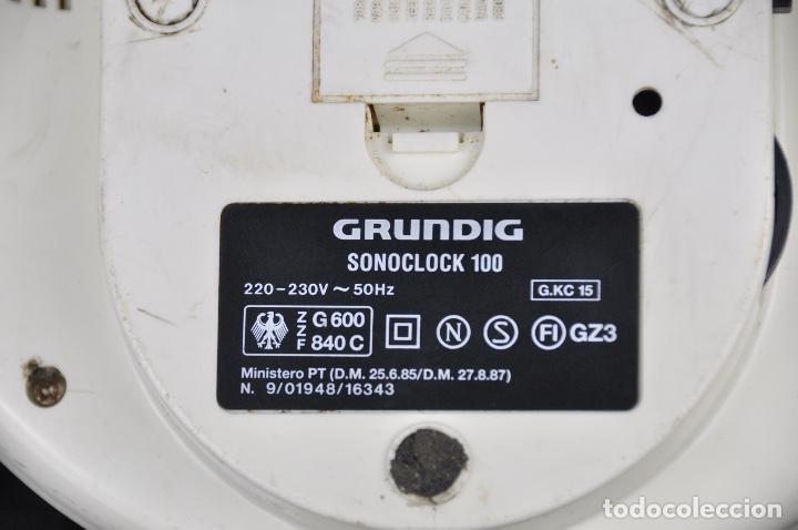 Radios antiguas: Radio despertado Grundig Sonoclock 100 - Foto 8