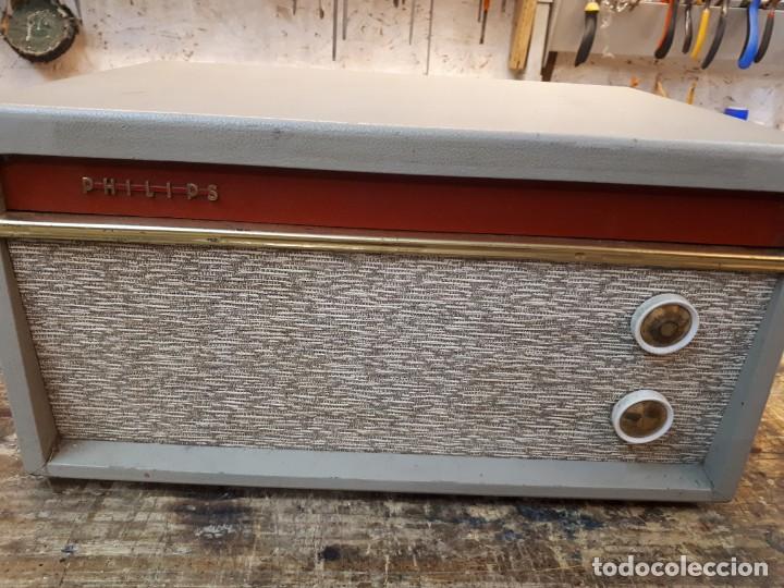 Radios antiguas: Tocadiscos Philips Disc Jockey Junior - Foto 2