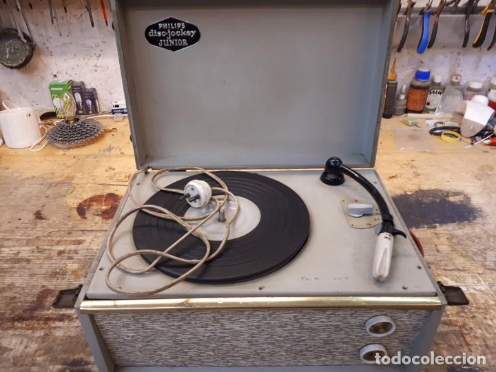 Radios antiguas: Tocadiscos Philips Disc Jockey Junior - Foto 13