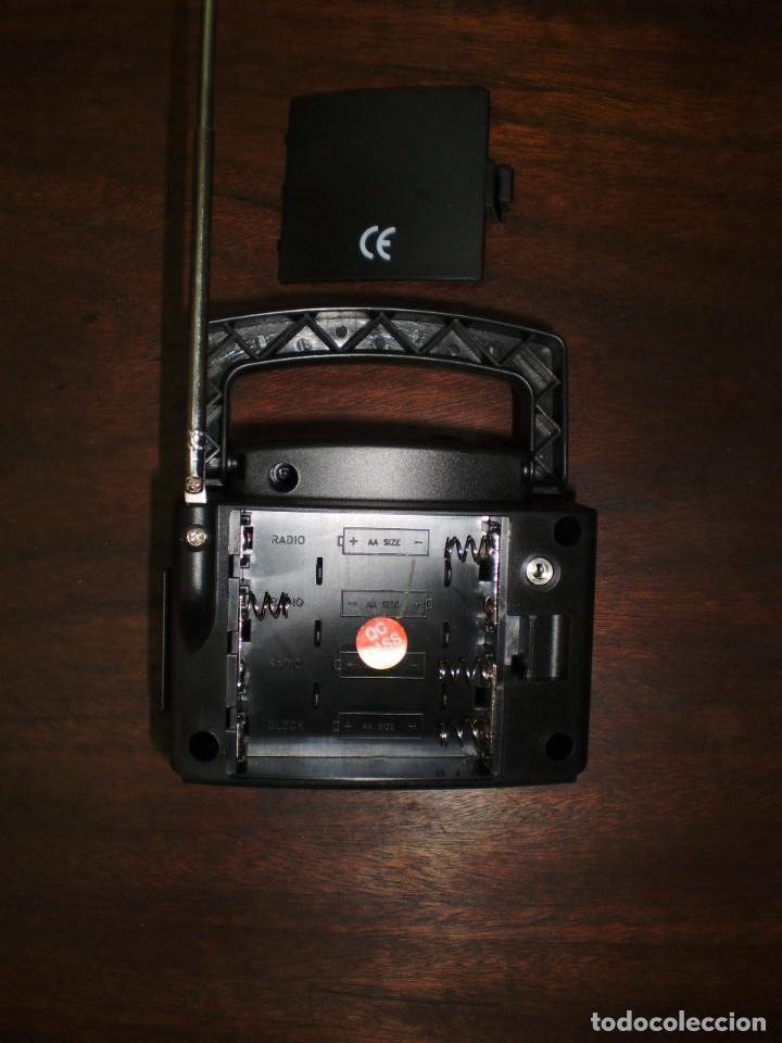 Radios antiguas: RADIO RELOJ MINI NUEVO - ICHISON HF 9001 - Foto 13