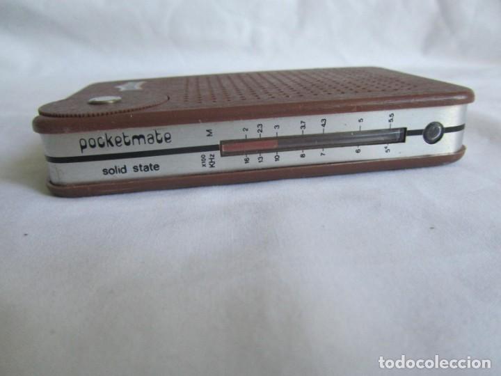 Radios antiguas: Radio linterna Bolton Pocketmate, Solid State, funcionando - Foto 6