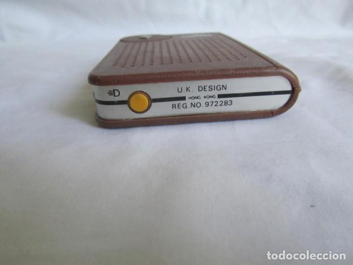 Radios antiguas: Radio linterna Bolton Pocketmate, Solid State, funcionando - Foto 7