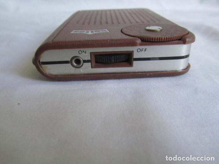 Radios antiguas: Radio linterna Bolton Pocketmate, Solid State, funcionando - Foto 8