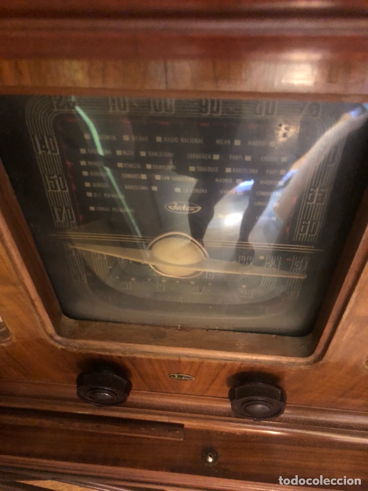 Radios antiguas: Mueble radio marca ínter, sólo recogida - Foto 3 - 215470491