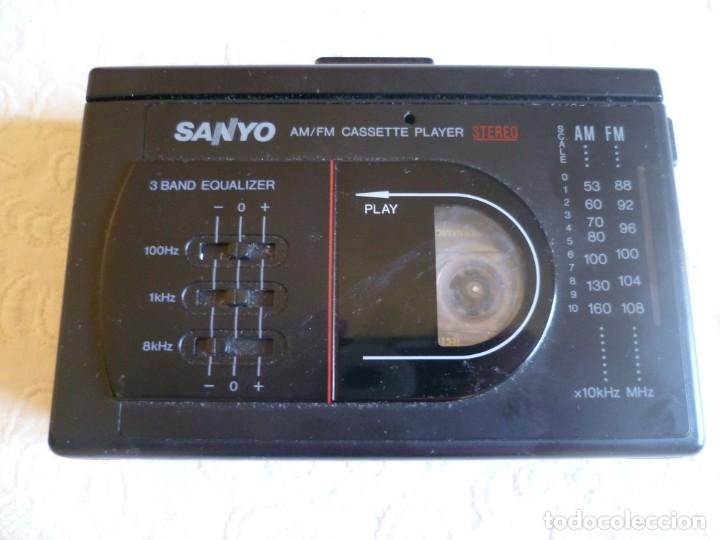 Radios antiguas: Walkman Sanyo a&ntilde;os 80. Funcionando. - Foto 1